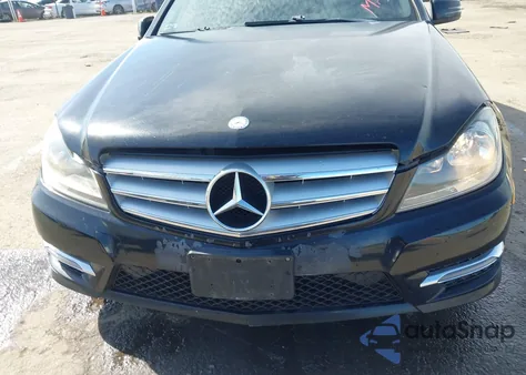 2013 Mercedes-Benz C 250 Sport z USA, uszkodzony, nr VIN WDDGF4HB7DA806370